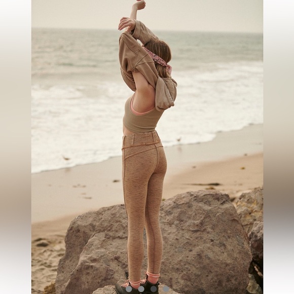 New with tags! FREE PEOPLE MOVEMENT Hybrid Legging in GREY Size XS - Picture 14 of 16